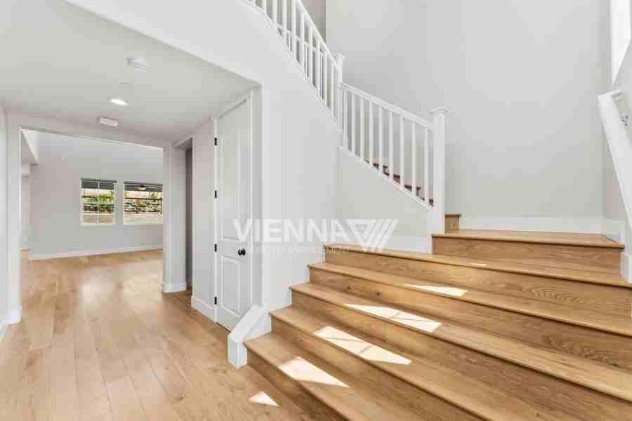 3166 Sofia Dr - Photo 5 of 32