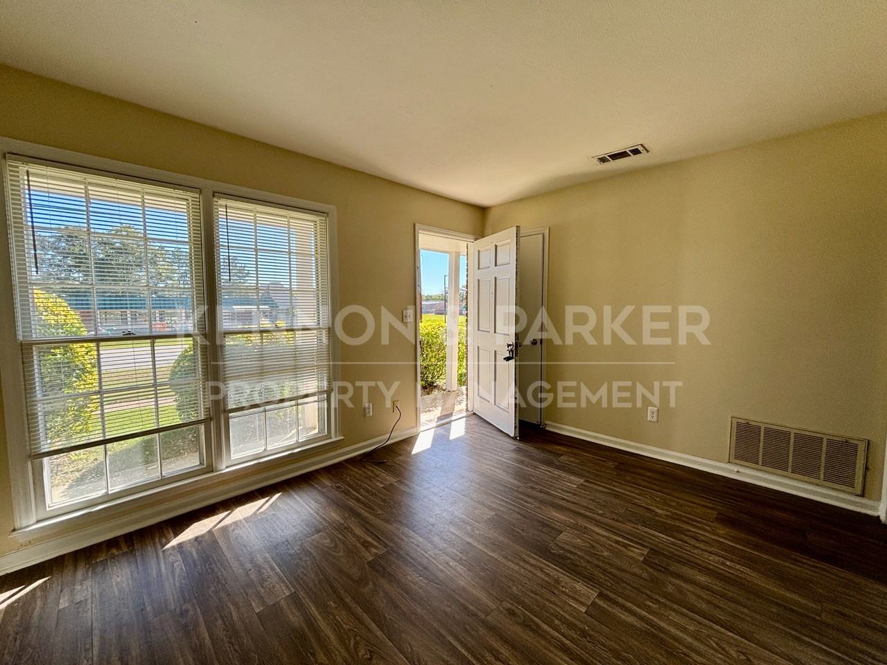 6229 Schomburg Rd - Photo 2 of 14
