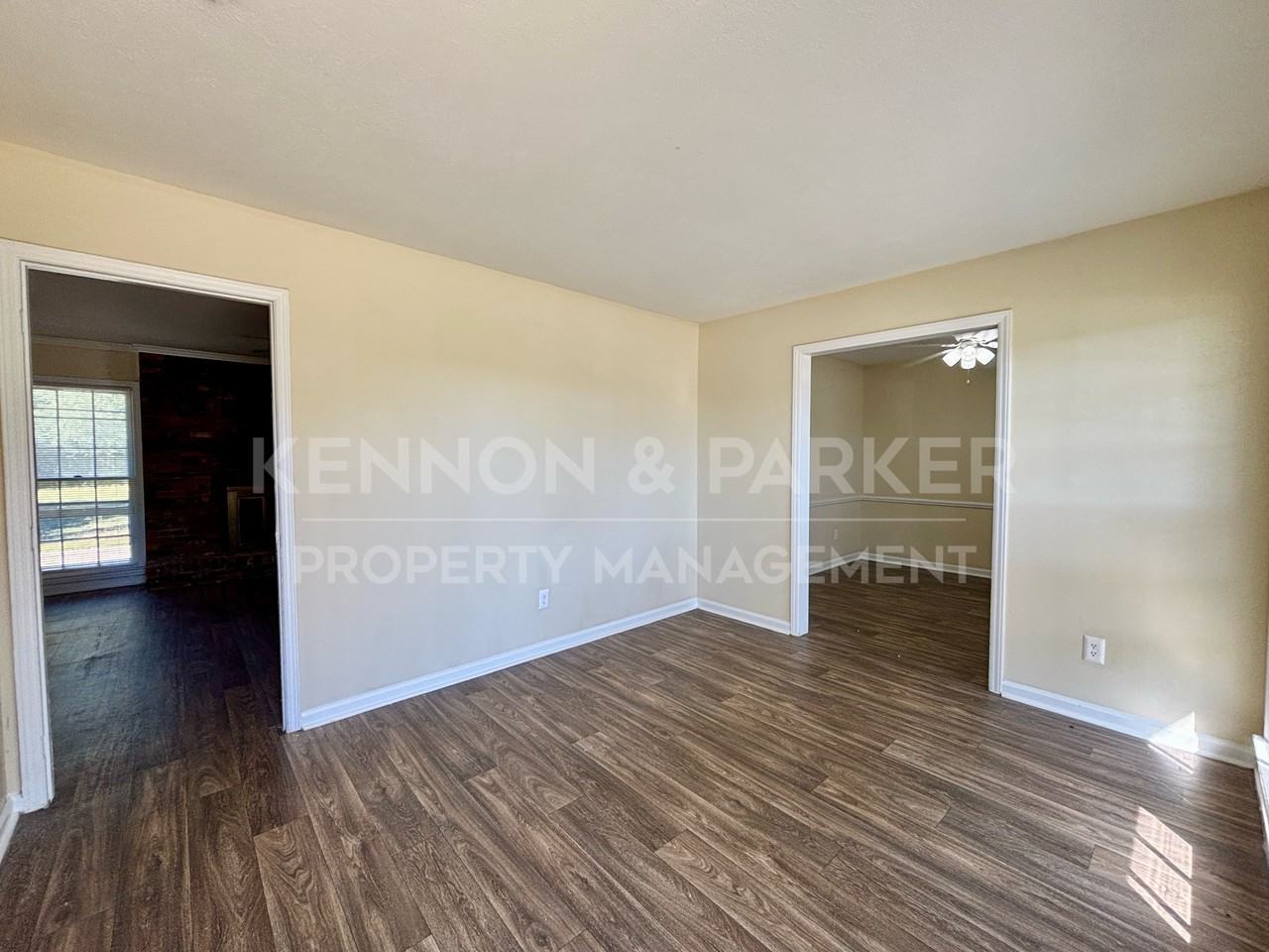 6229 Schomburg Rd - Photo 4 of 14