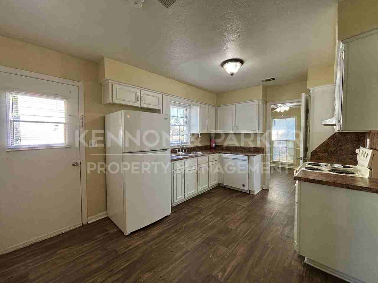 6229 Schomburg Rd - Photo 5 of 14