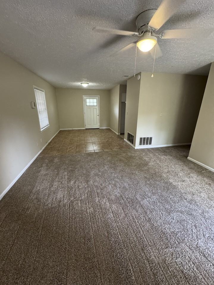 4516 Gardiner Dr - Photo 4 of 12