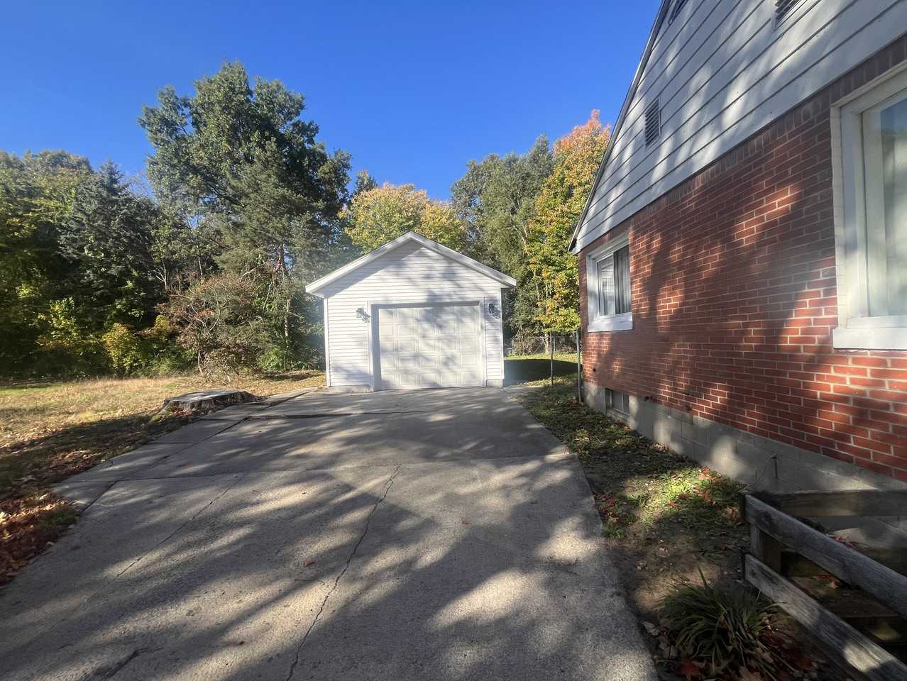 4859 Grand St - Photo 2 of 14