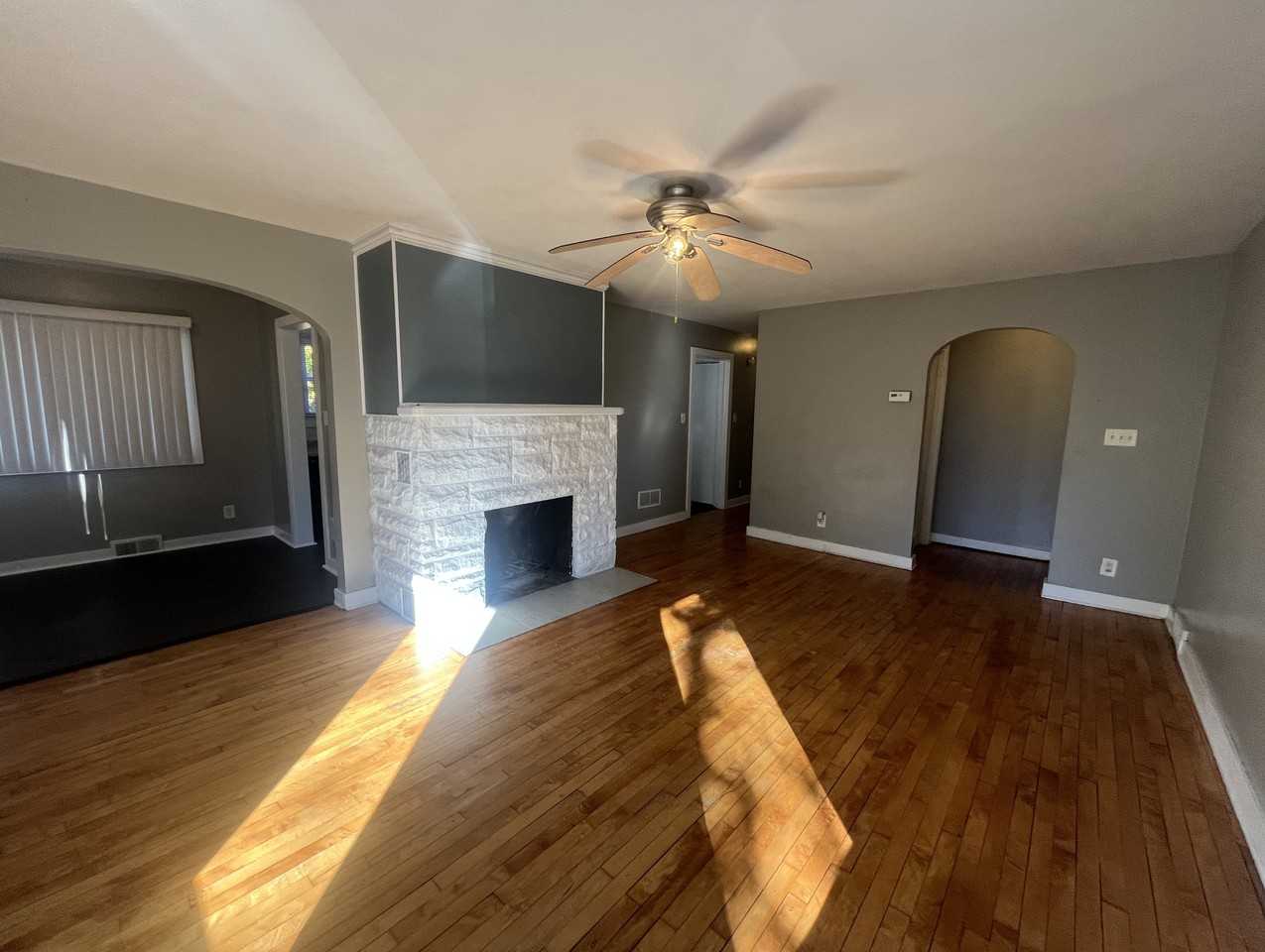 4859 Grand St - Photo 5 of 14