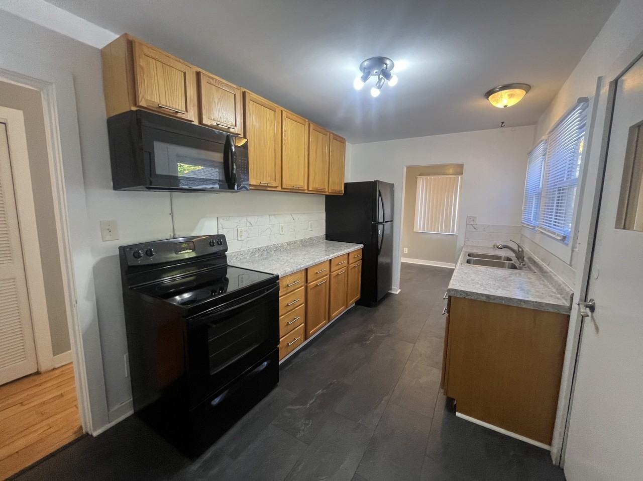 4859 Grand St - Photo 6 of 14