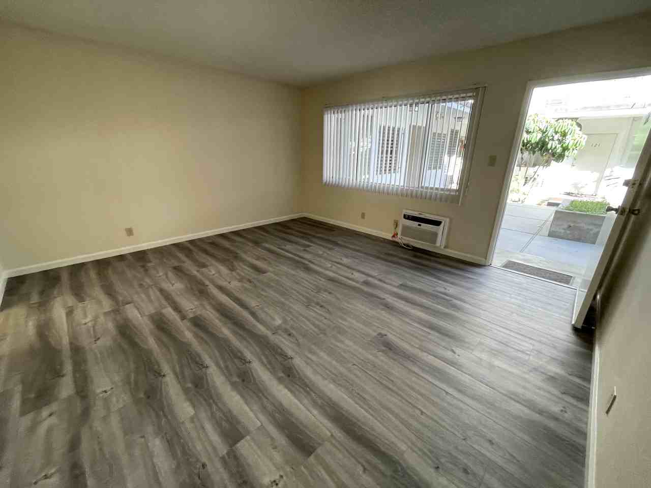 365 W Doran St #122 - Photo 5 of 10