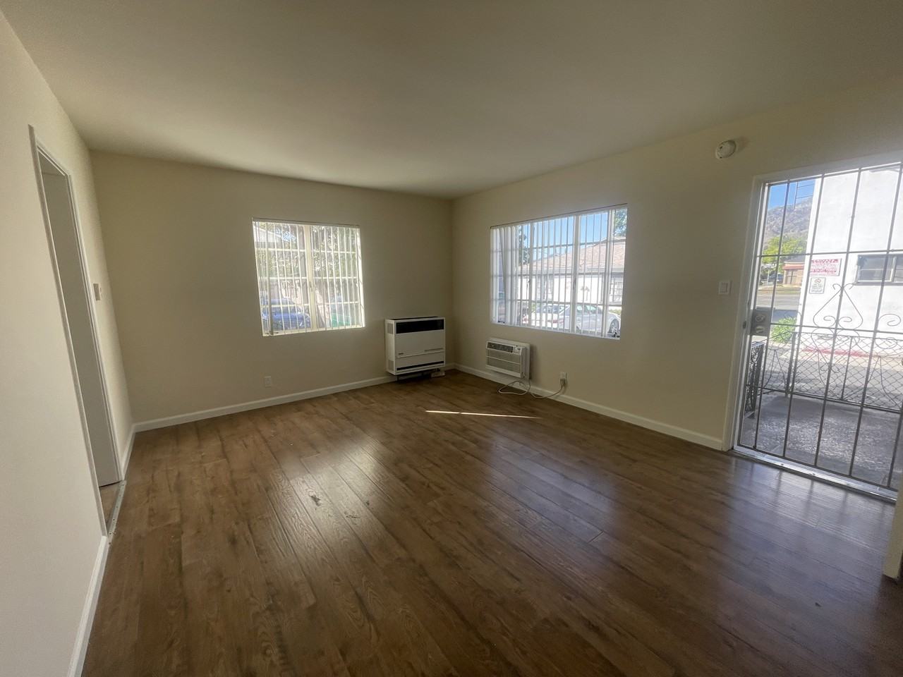 522 W Glenoaks Blvd #B - Photo 2 of 10