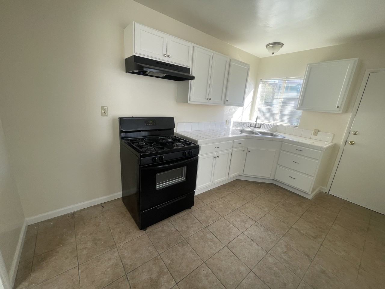 522 W Glenoaks Blvd #B - Photo 3 of 10