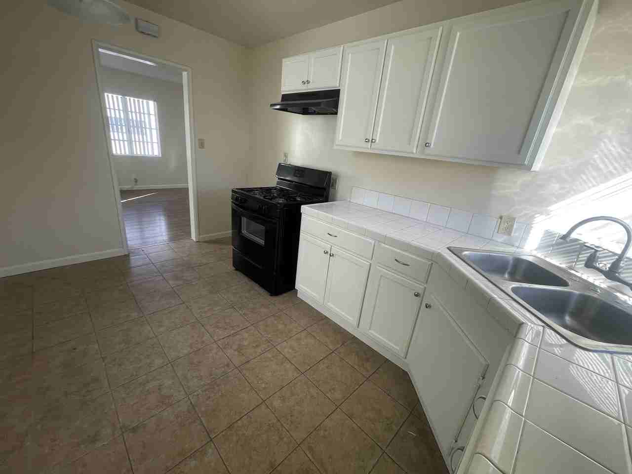 522 W Glenoaks Blvd #B - Photo 4 of 10