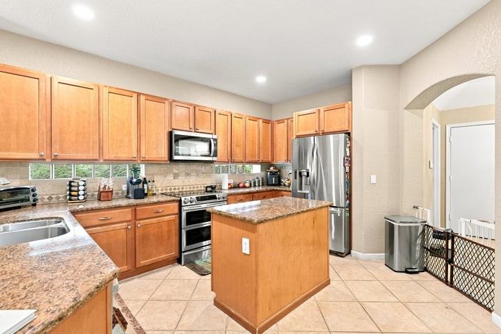 9035 Silver Glen Way - Photo 6 of 16