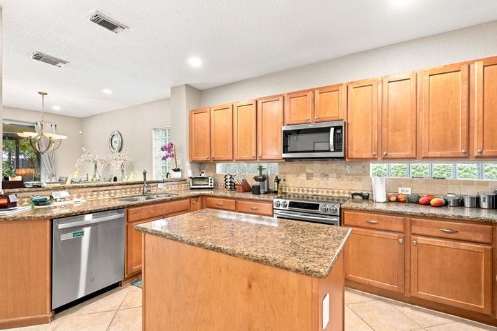 9035 Silver Glen Way - Photo 7 of 16