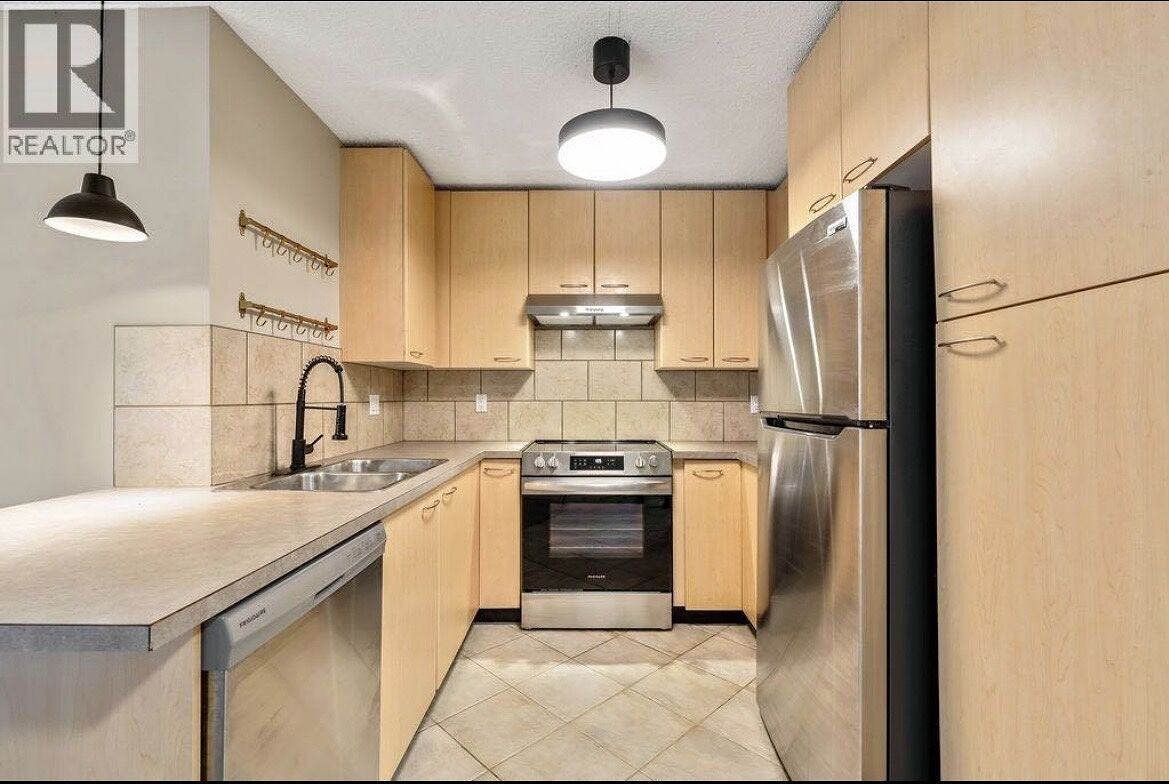 22 Apartment Building - Photo 3 of 19