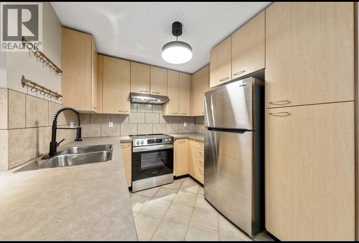 22 Apartment Building - Photo 4 of 19