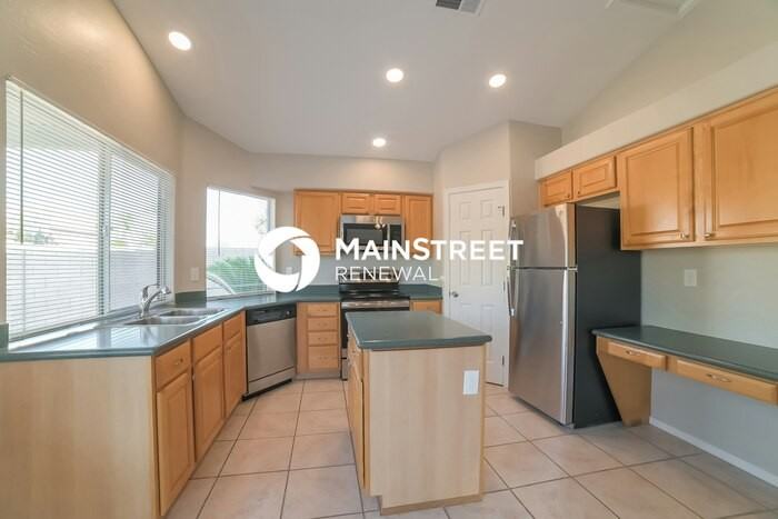 7558 E Navarro Ave - Photo 4 of 17