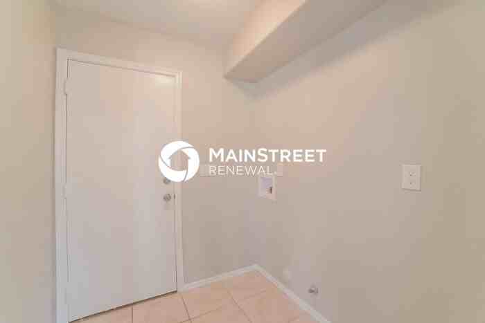 7558 E Navarro Ave - Photo 5 of 17