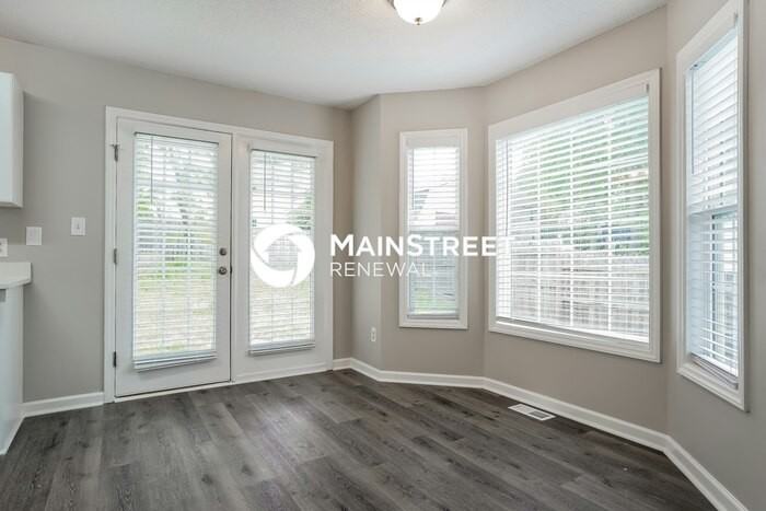 510 Southampton Dr - Photo 4 of 16