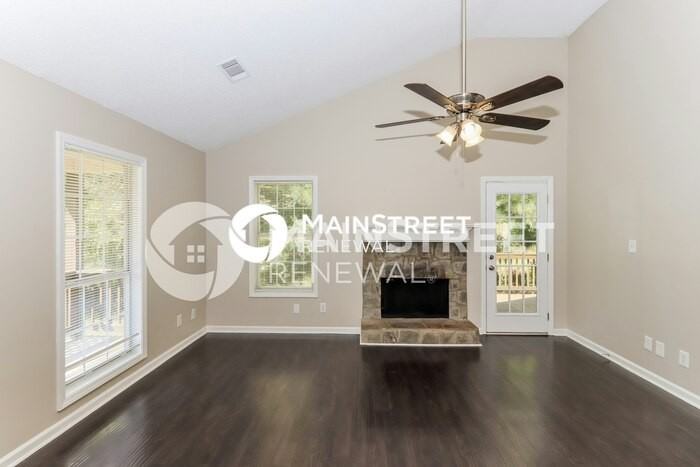 310 Annie Ln - Photo 3 of 16