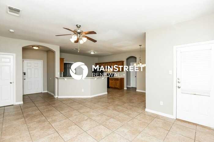208 Kennedy Dr - Photo 5 of 16