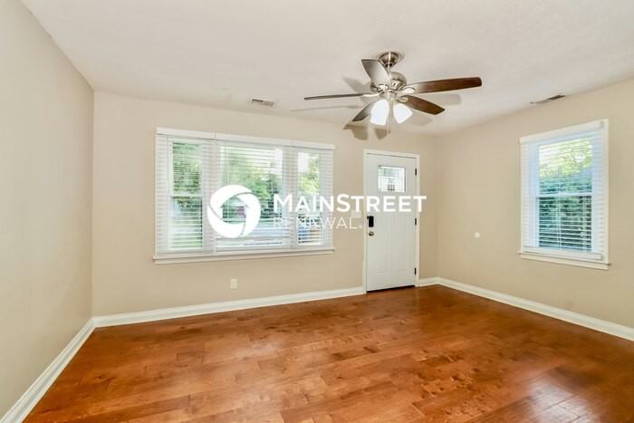 4213 Searcy Dr - Photo 4 of 16