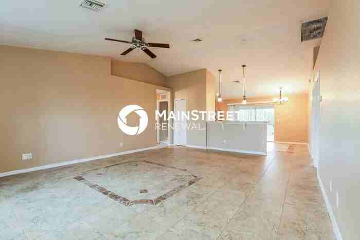 948 Commodore St - Photo 4 of 16