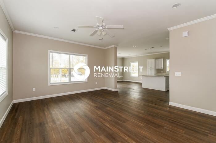 1111 Morton St E - Photo 4 of 16