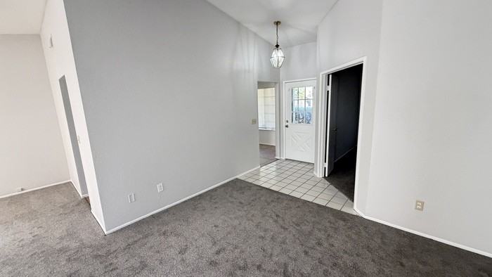 8182 Oak Landing Ct - Photo 6 of 16