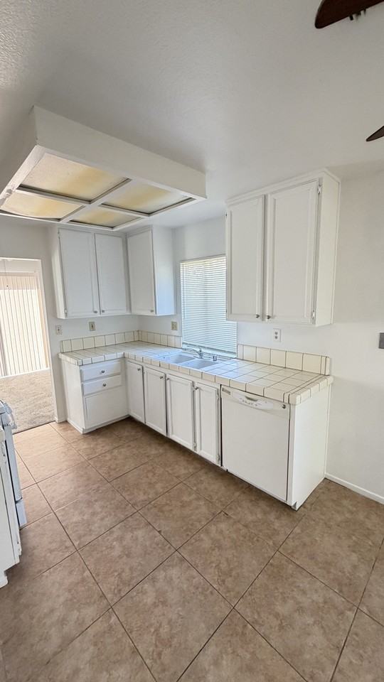 8182 Oak Landing Ct - Photo 7 of 16