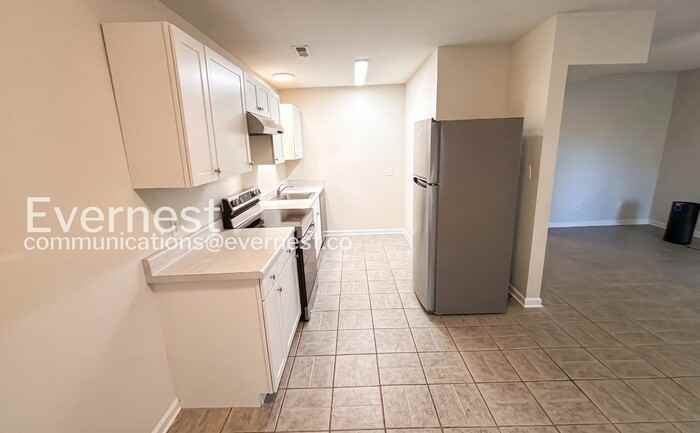 213 Alpine Dr #C - Photo 4 of 17