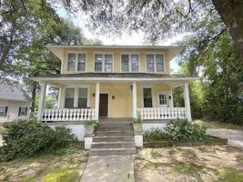 featured image of 910 Texas St