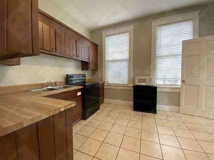 910 Texas St - Photo 2 of 16