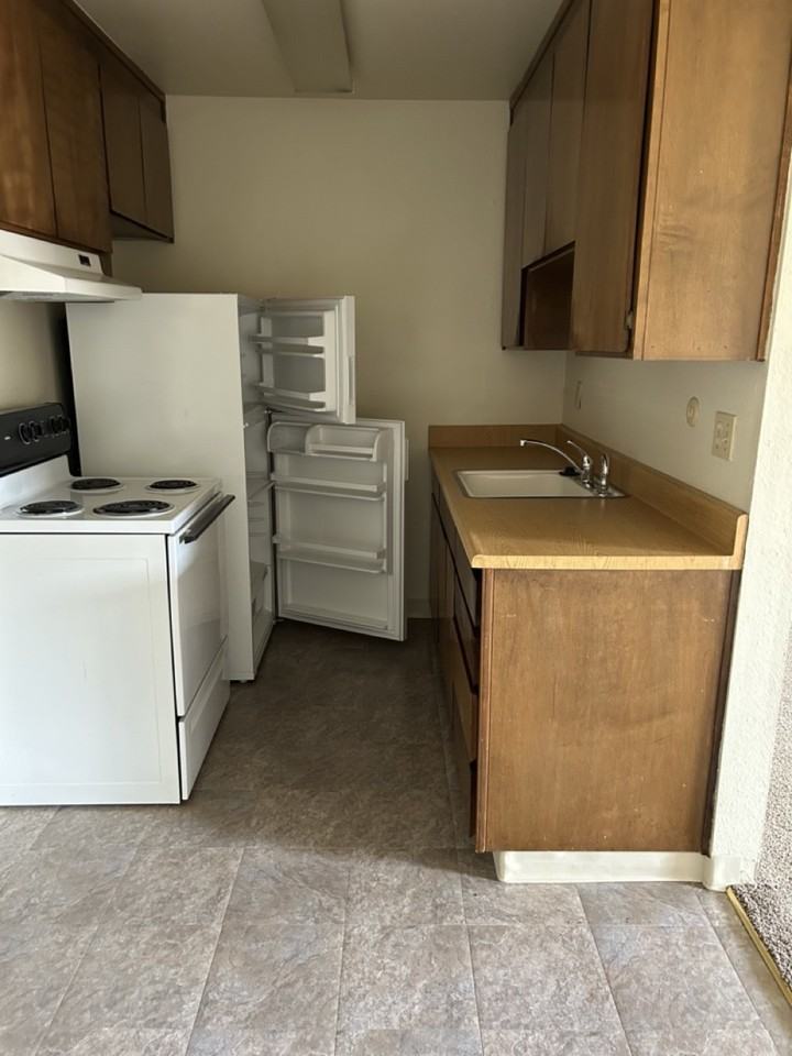 1121 Lloyd Street - Photo 6 of 12