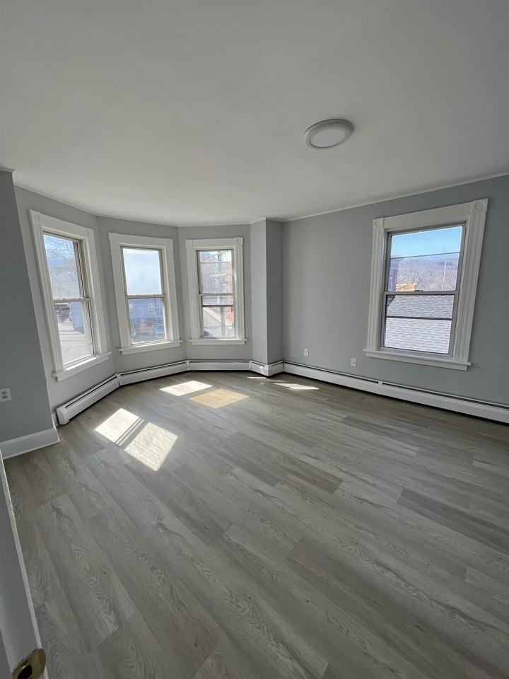 168 Maple St. - Photo 5 of 11
