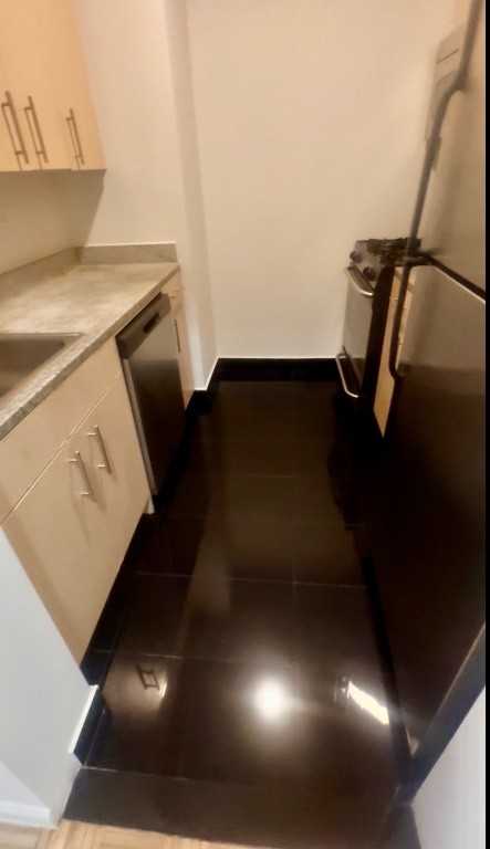 90 Washington St #5F - Photo 5 of 9