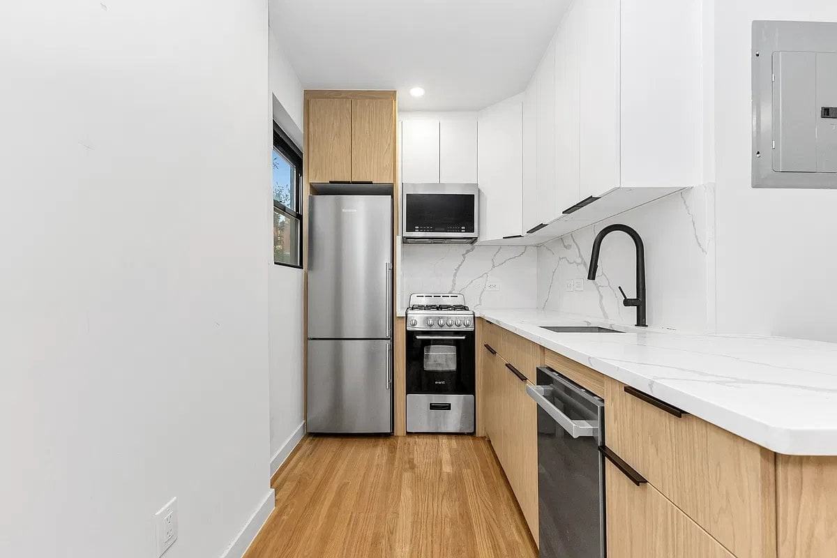 268 W 21st St #3E - Photo 3 of 7