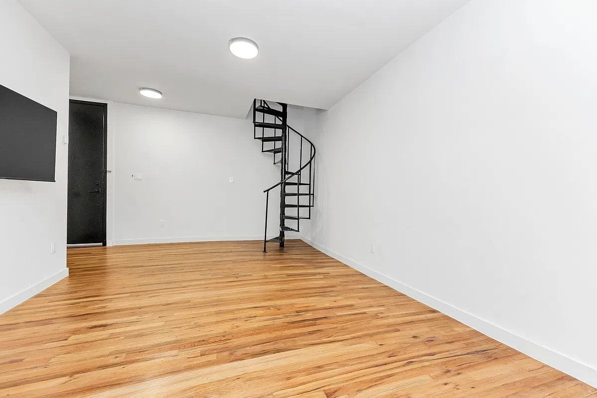 268 W 21st St #3E - Photo 5 of 7