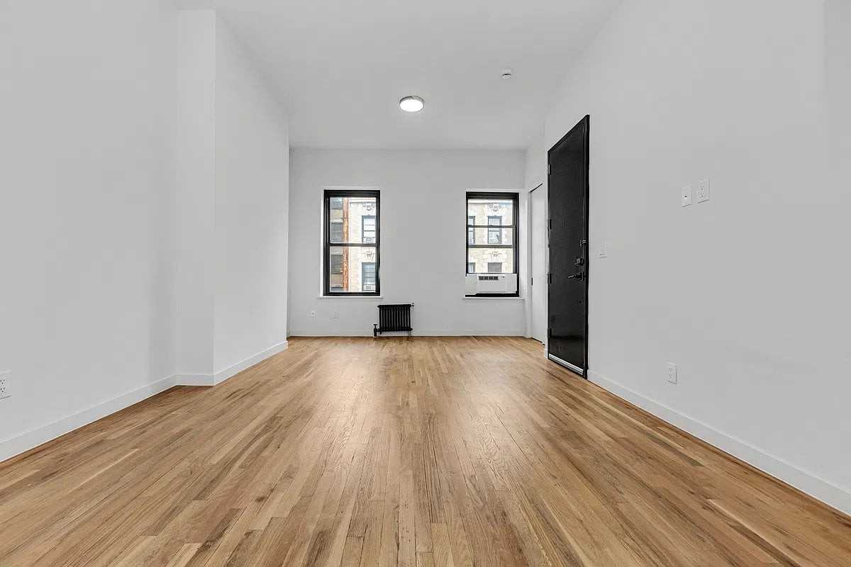 266 W 21st St #1W - Photo 2 of 4