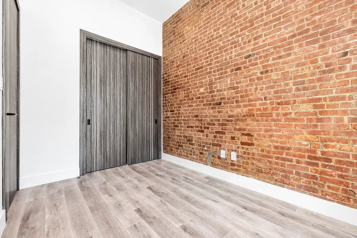 314 W 51st St #2A - Photo 4 of 6