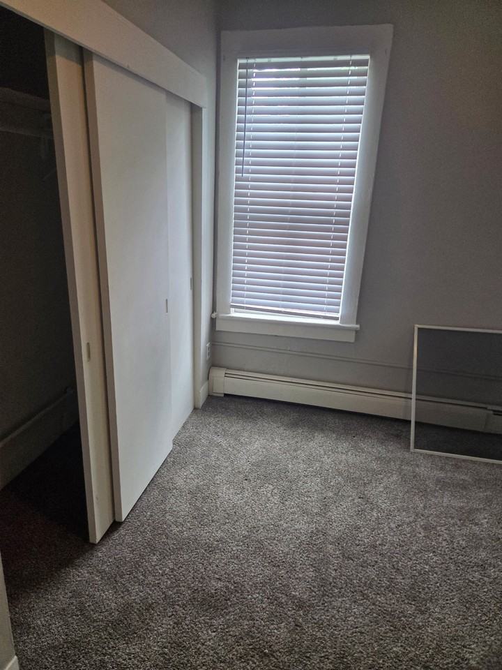 411 Barney Street - Photo 6 of 15