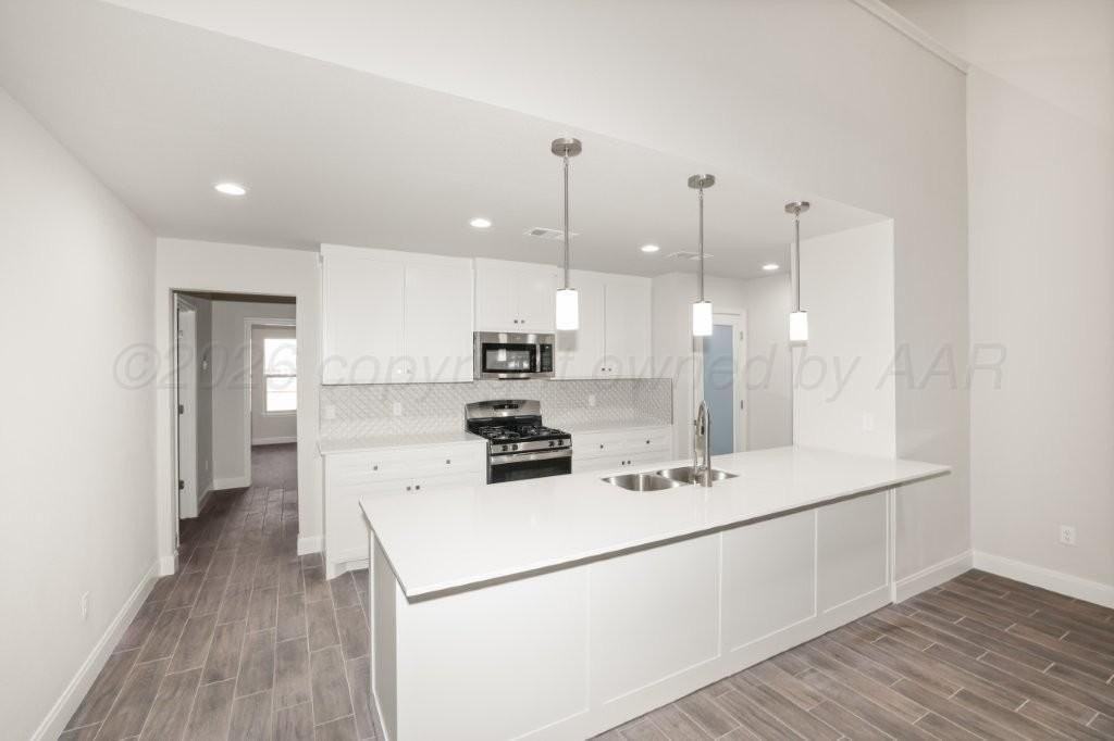 7627 Woodford Ave - Photo 3 of 23