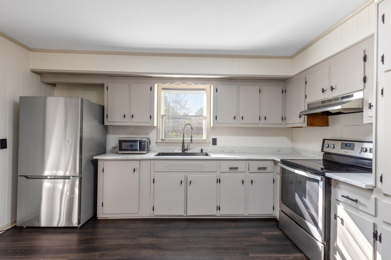 143 Donna St Sw - Photo 7 of 41