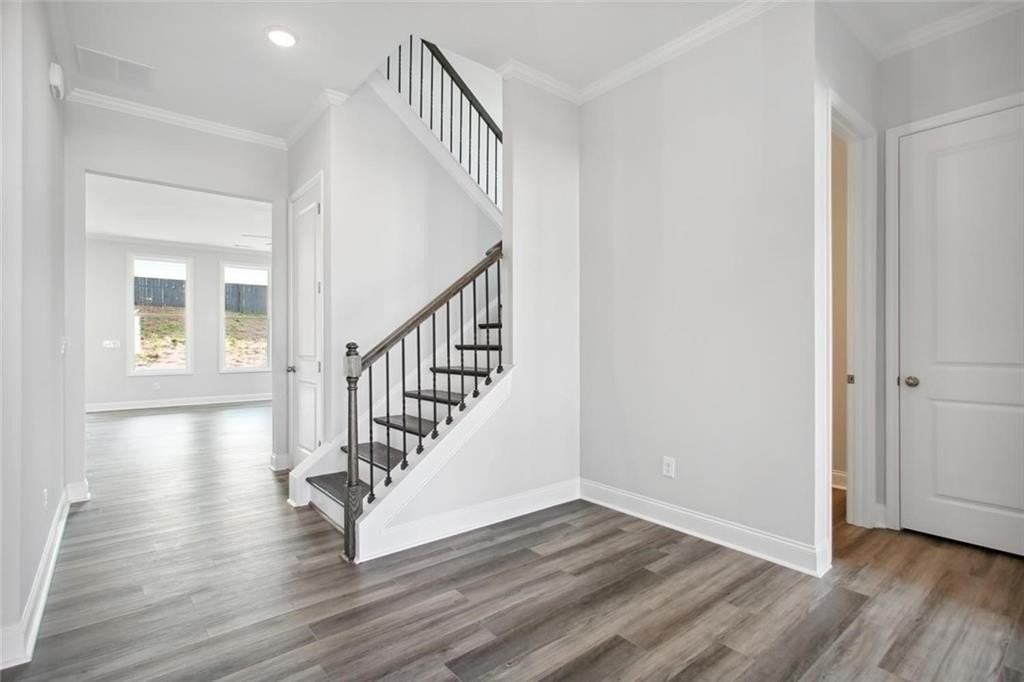 644 Stoneview Dr - Photo 2 of 32