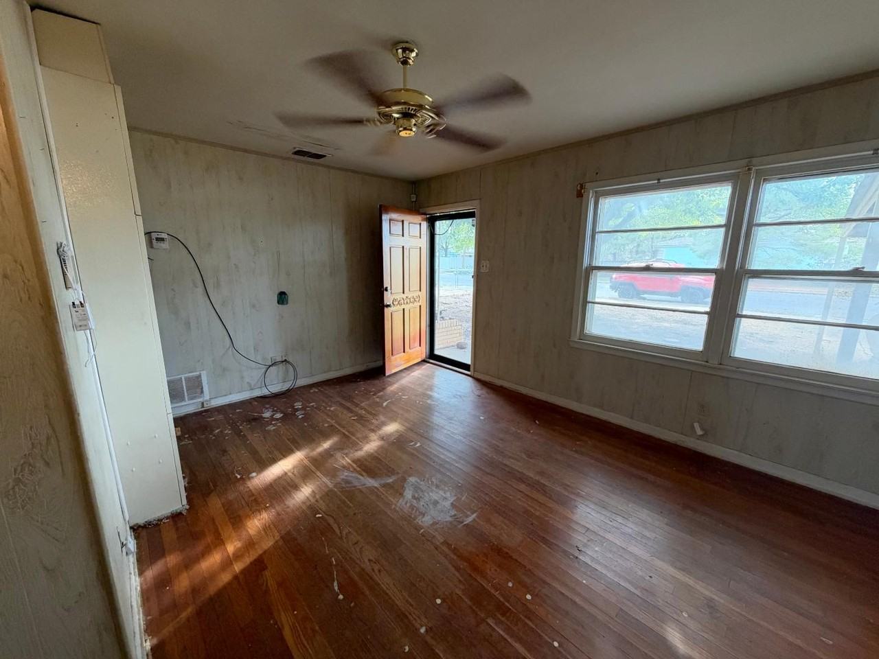 4623 Elgin Ave - Photo 4 of 18
