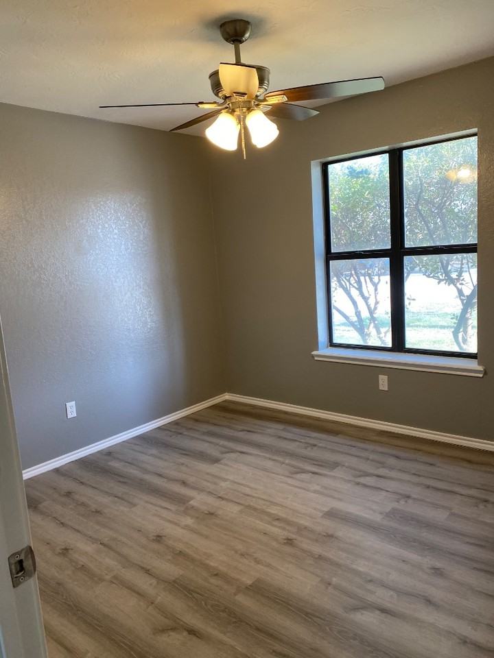 2212 89th St - Photo 5 of 15