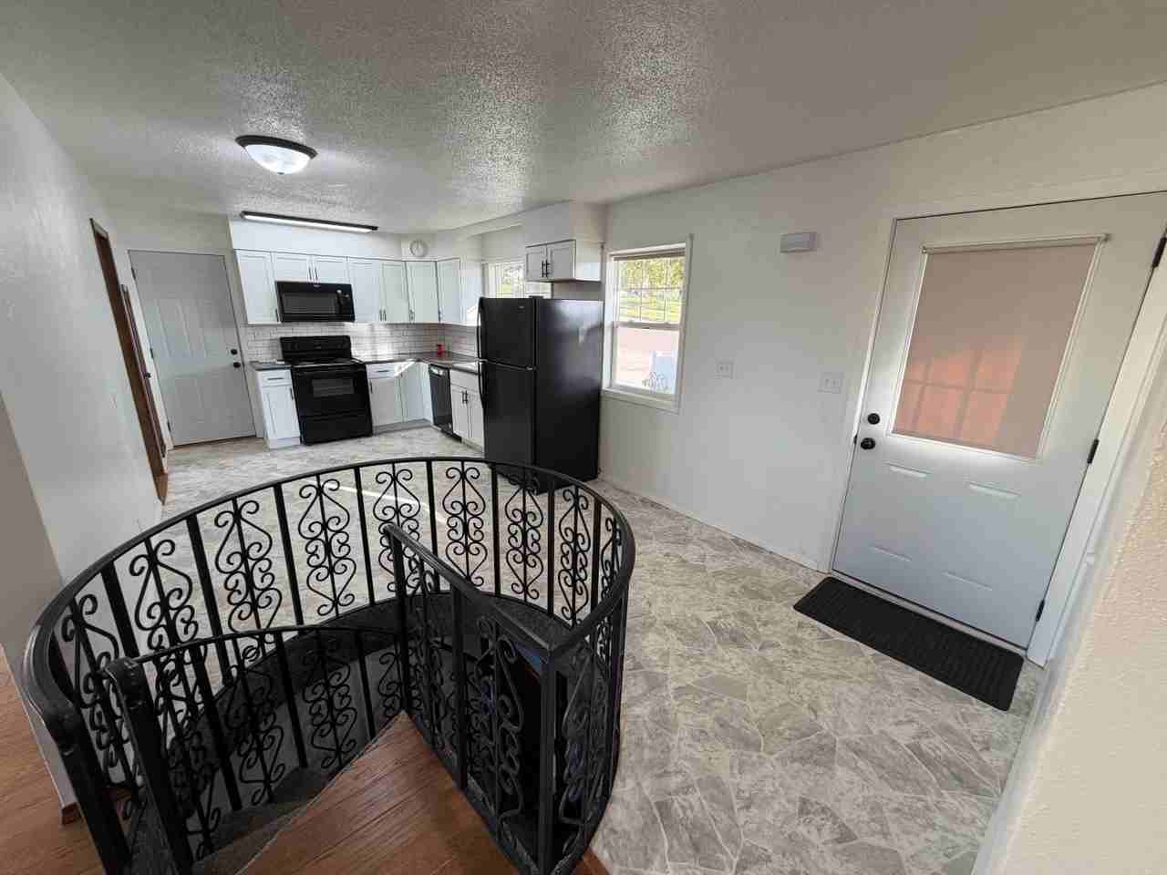 1304 W 5th St - Photo 7 of 20