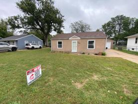 3006 S Summit Ave - Photo 1 of 1