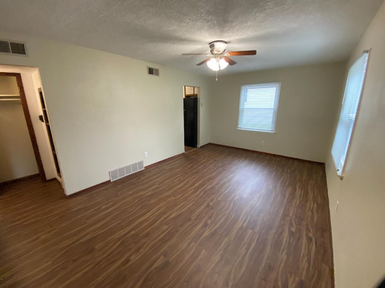 3006 S Summit Ave - Photo 5 of 20