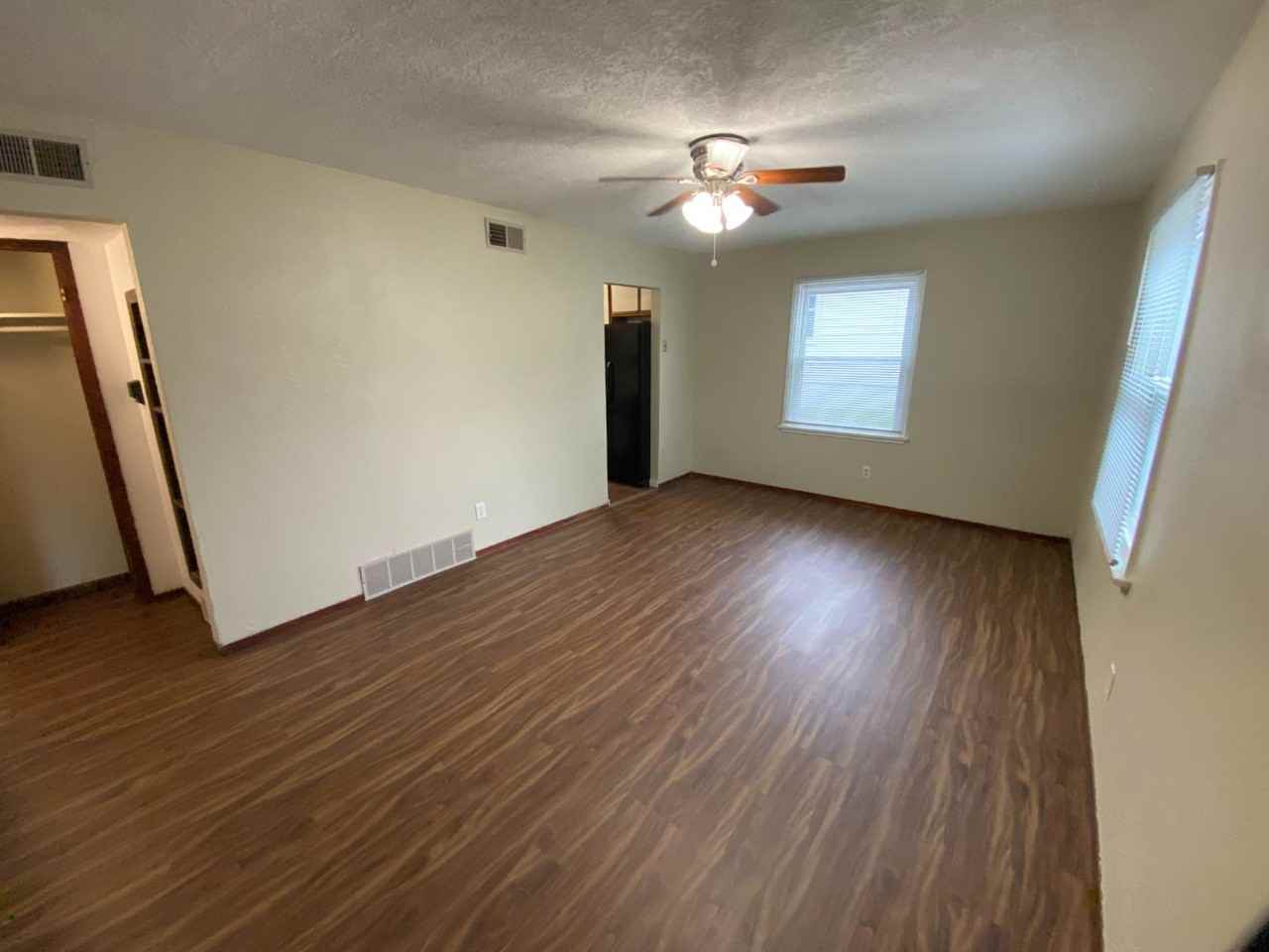 3006 S Summit Ave - Photo 6 of 20