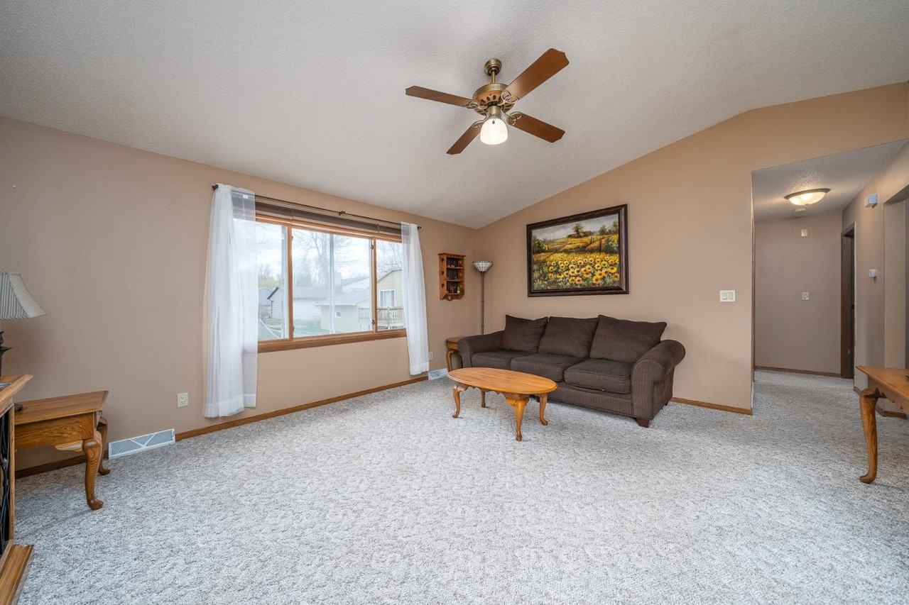 4204 E Oak St - Photo 6 of 20