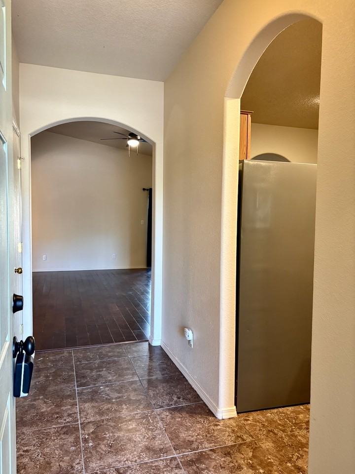 6227 Nueva Espana Rd Nw #1 - Photo 3 of 38