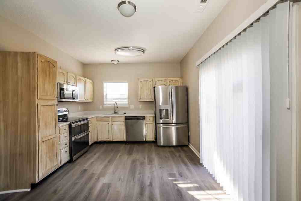 1408 Lake Meadow Dr - Photo 6 of 17