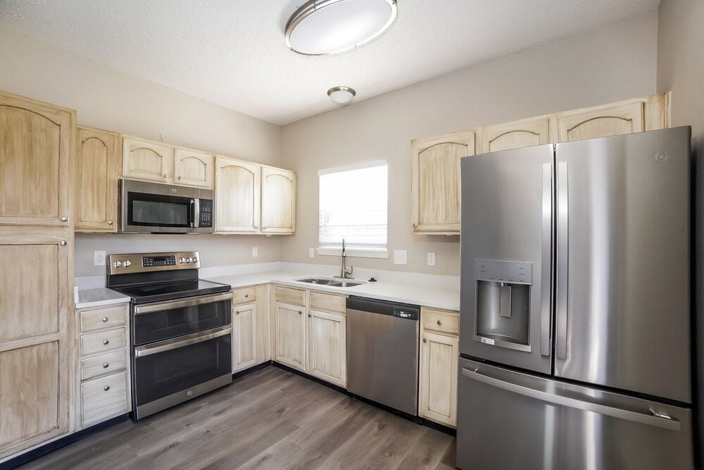 1408 Lake Meadow Dr - Photo 7 of 17